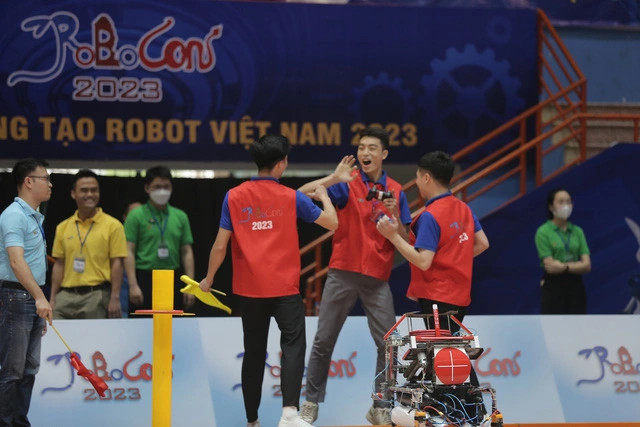 Tổ chức sự kiện